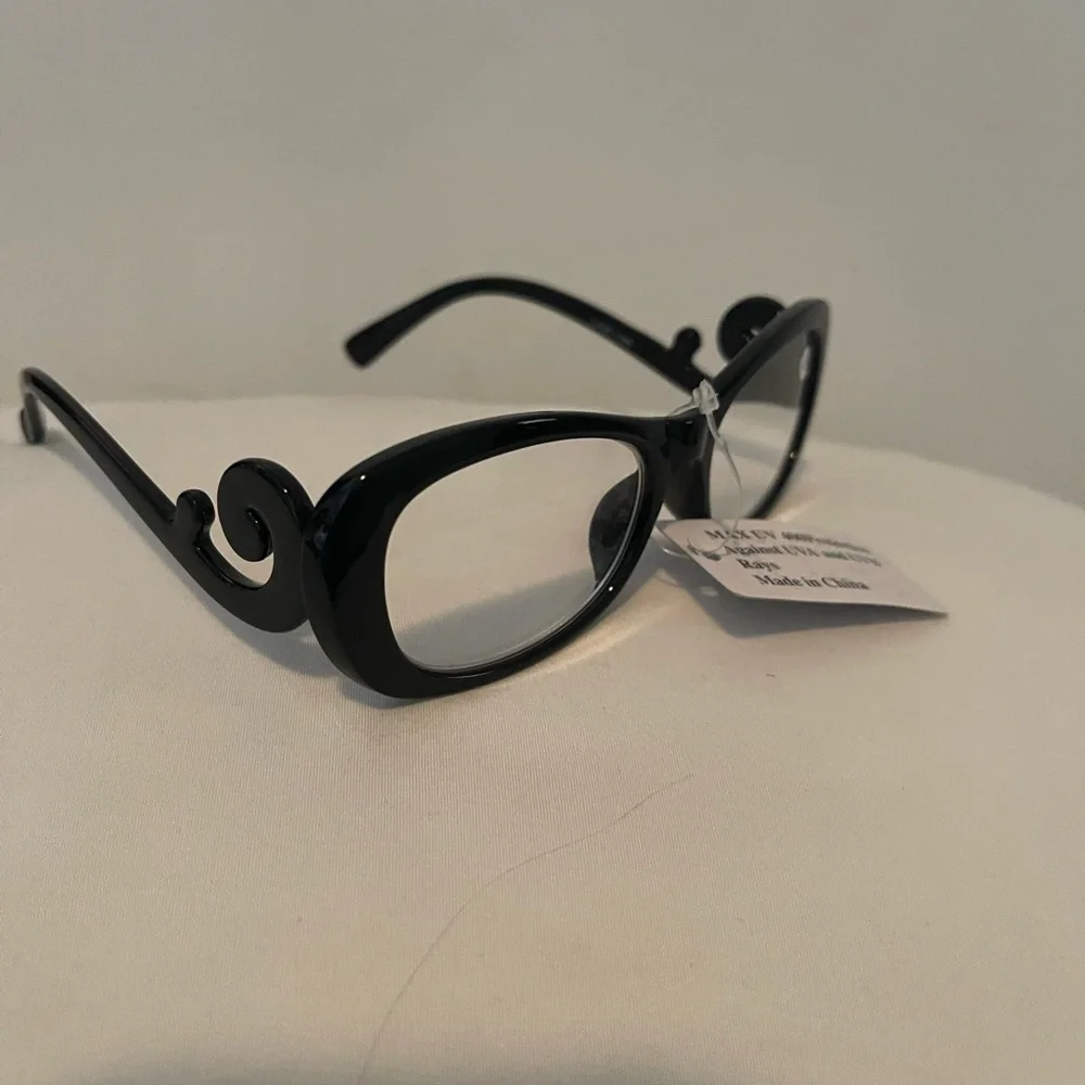 N/A elegant glasses
